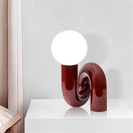 北欧现代简约创意红色树脂玻璃球卧室台灯儿童房设计师样板房台灯