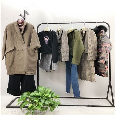 杭州四季青品牌折扣女装20年冬季羽绒套装拿货